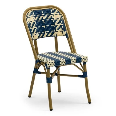 Chaises en rotin tissées à la main